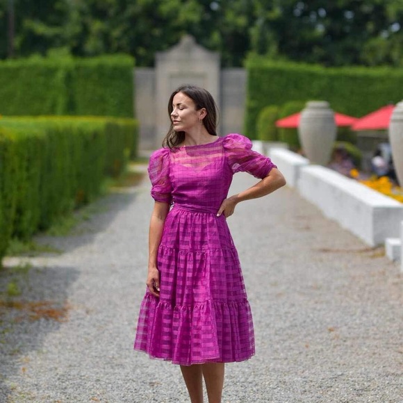 Party dress  with Pinky Plaid Puff Sleeves. Lined dress, zippered back, Size 4-6 - Picture 6 of 11